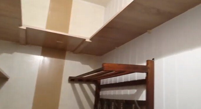 гардеробная в кладовке