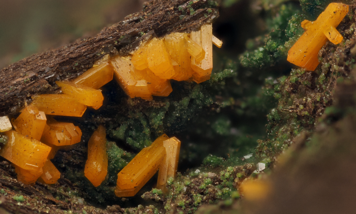 Оранжевый казолит