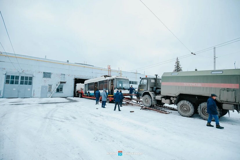 Разгрузка машины с номером 9344 во втором депо, фото пресс-службы администрации Чебоксар