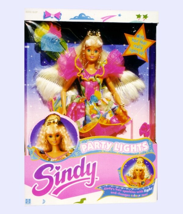 в коробке , источник - http://www.club-sindy.com/