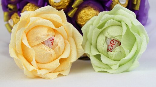 Свит-дизайн: сладкие английские розы из конфет и гофрированной бумаги