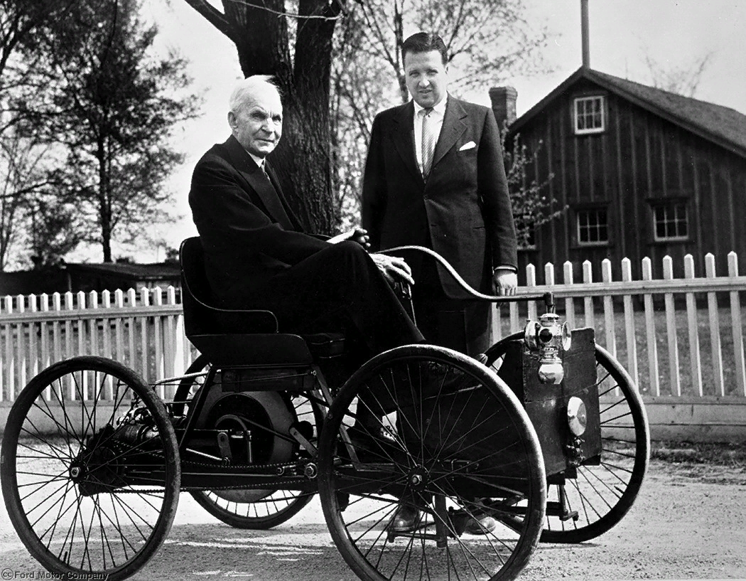 Генри Форд со своим внуком Генри Фордом II (глава Ford Motor Company с 1945 по 1980)