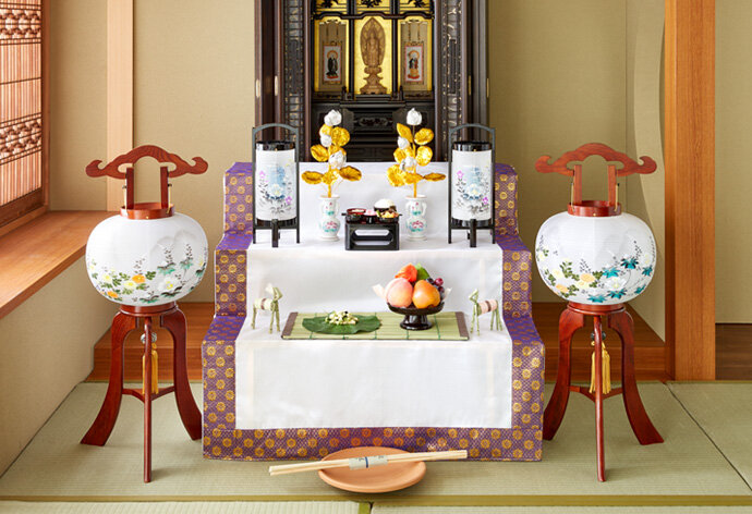 Домашний алтарь в дни Обон (фото из свобоных источников)
