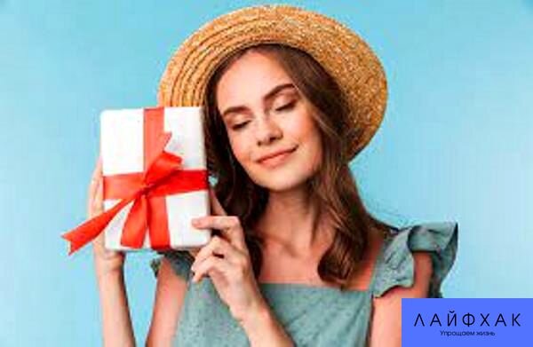 Можно узнать у человека о том, что он хочет получить в подарок