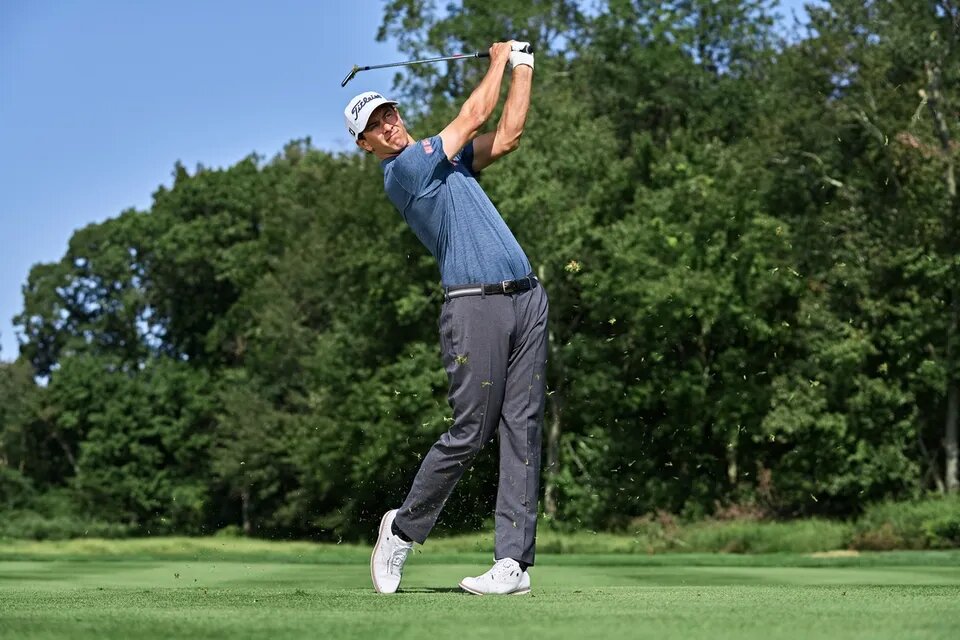 Обувь для гольфа в стиле «SADDLE OXFORD» по-прежнему пользуется огромной популярностью