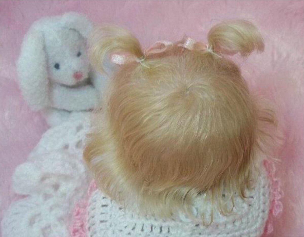 Как приклеить кукле волосы или сделать парик