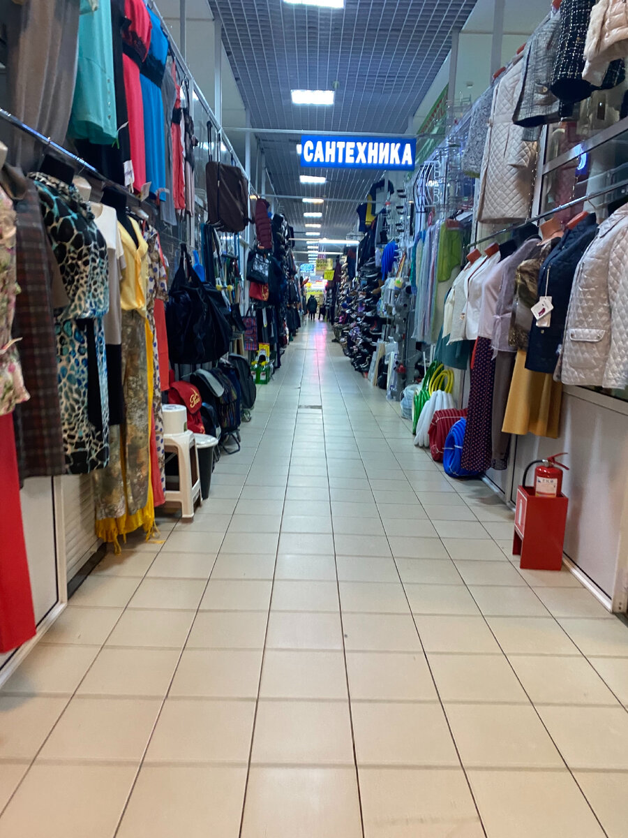 Фото автора. Наш фикс находится в огромном ангаре на территории бывшего завода. Я не смотрю никаких кальмаров, мне здесь хватает острых ощущений )))