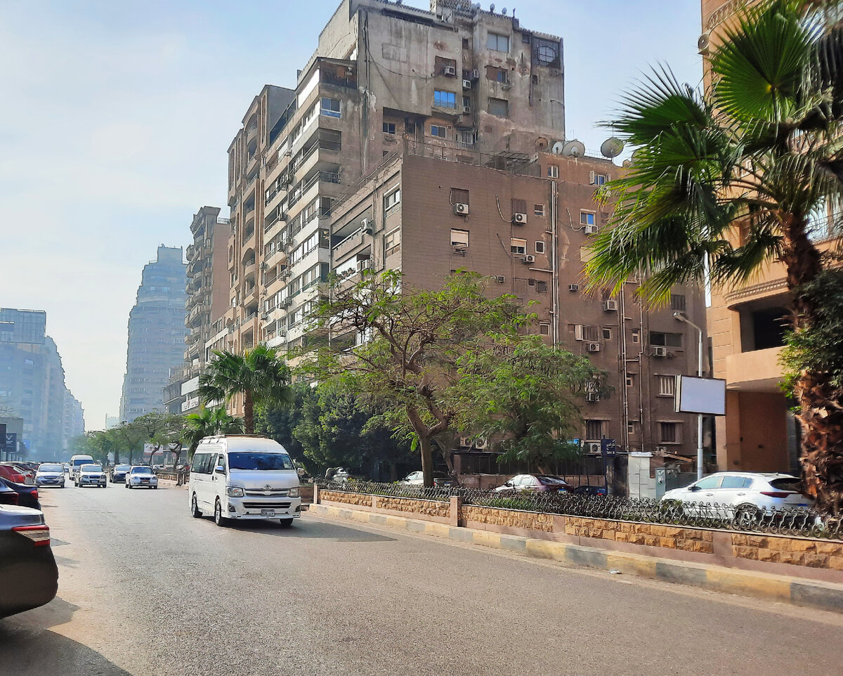 Большинство домов в Каире выглядят вот так. Это приличный район. Фото автора.
