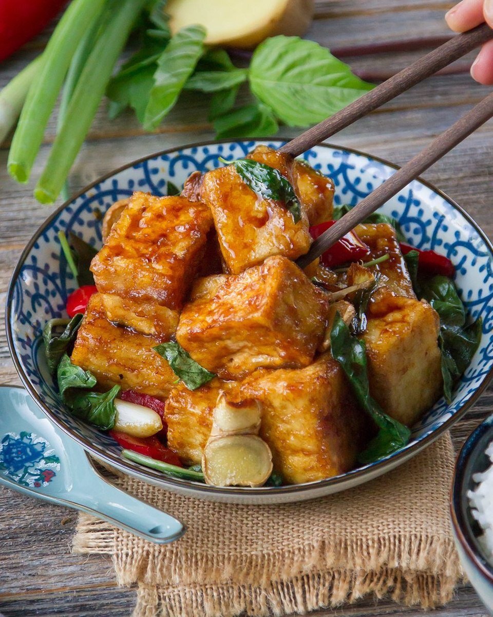 Тофу соевый. Как жарить тофу. Жареный тофу. Тофу юньнань. Как жарить тофу.