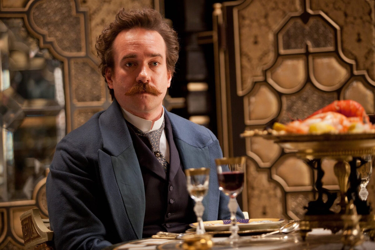 Брат анны карениной 5 букв сканворд. Анна каренина 2012 кити и левин. Анна каренина 2012. Анна каренина герои романа схема. Анна каренина главный герой.