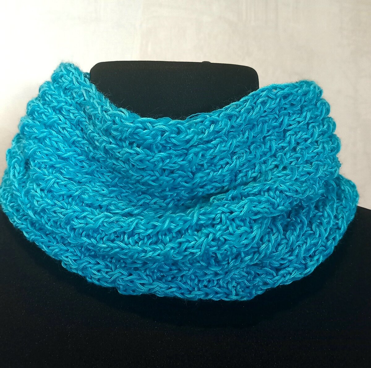 Снуд из хлопковой пряжи,очень приятен к телу.