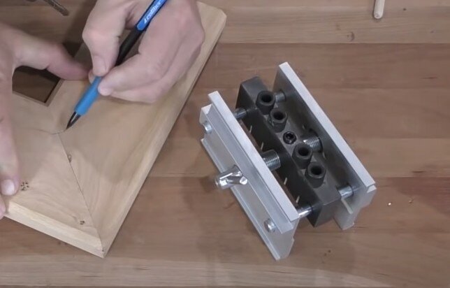 Самоцентрирующийся дюбельный кондуктор