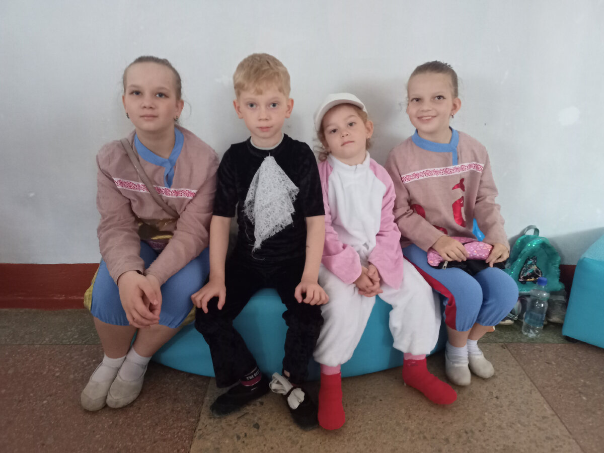 Мои танцоры, готовы к выступлению, только погода подвела