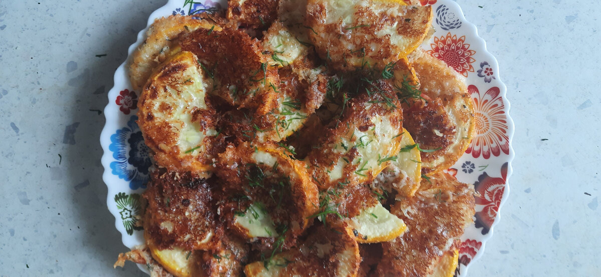 Готовые обжаренные сырные кабачки