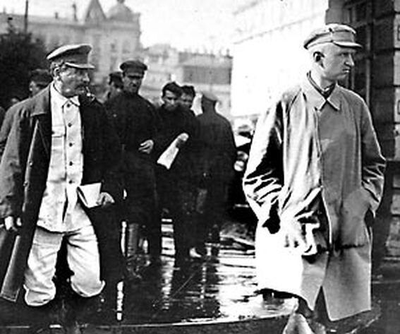 До конца 1920-х Сталина сопровождал на улицах только один охранник