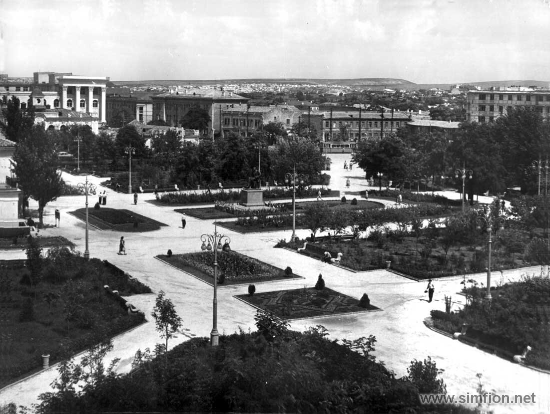 Старый симферополь. Симферополь 1960. Симферополь Гагаринский парк 70-е годы. Центральный рынок Симферополь 1960. Парк Тренева Симферополь история.