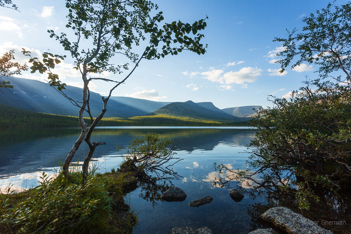 Снимал на Canon EOS 5D MarkIII, объектив Canon EF 17-40/4L, 17 мм.