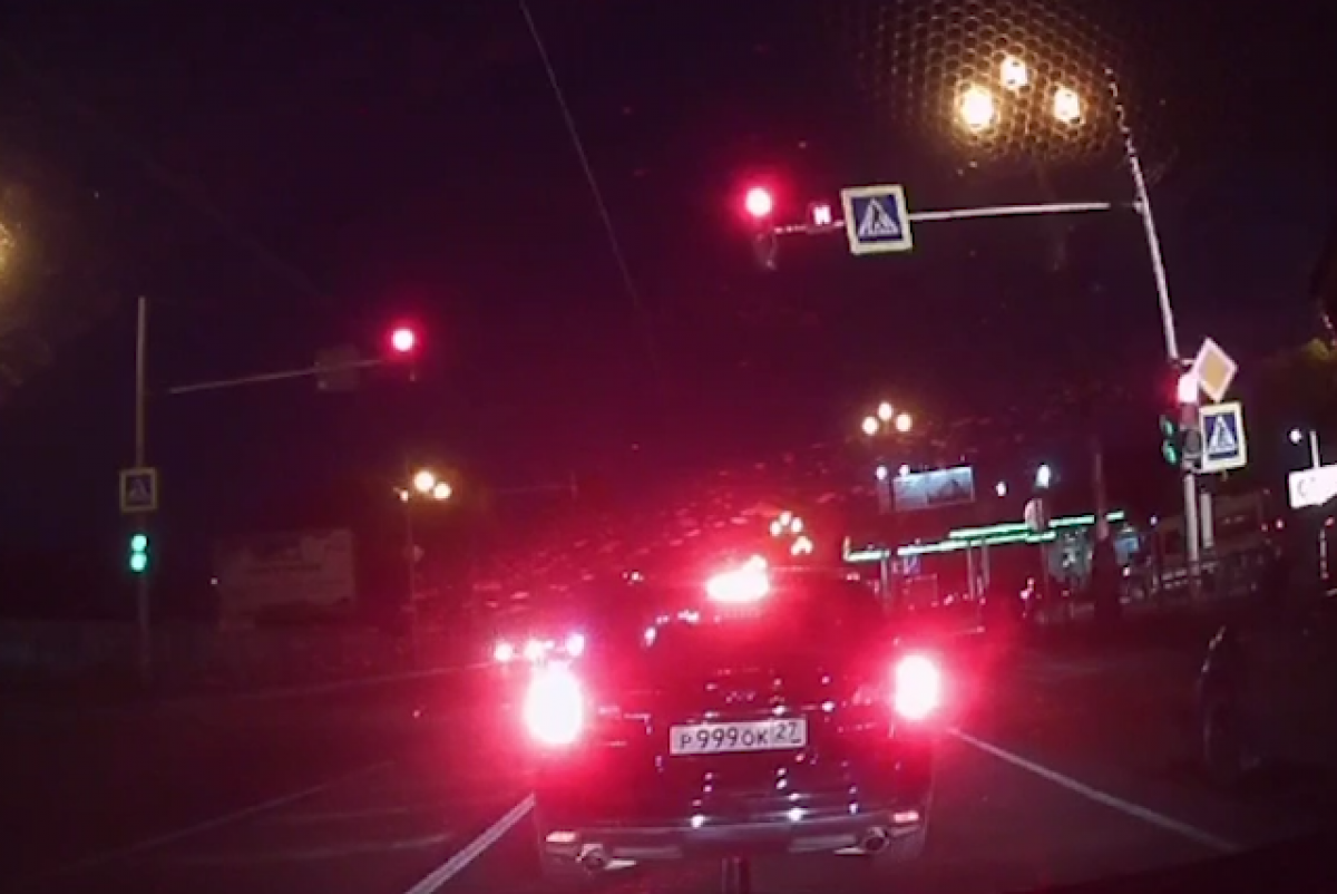    Появилось видео стрельбы на заправке в Хабаровске, где пострадал человек