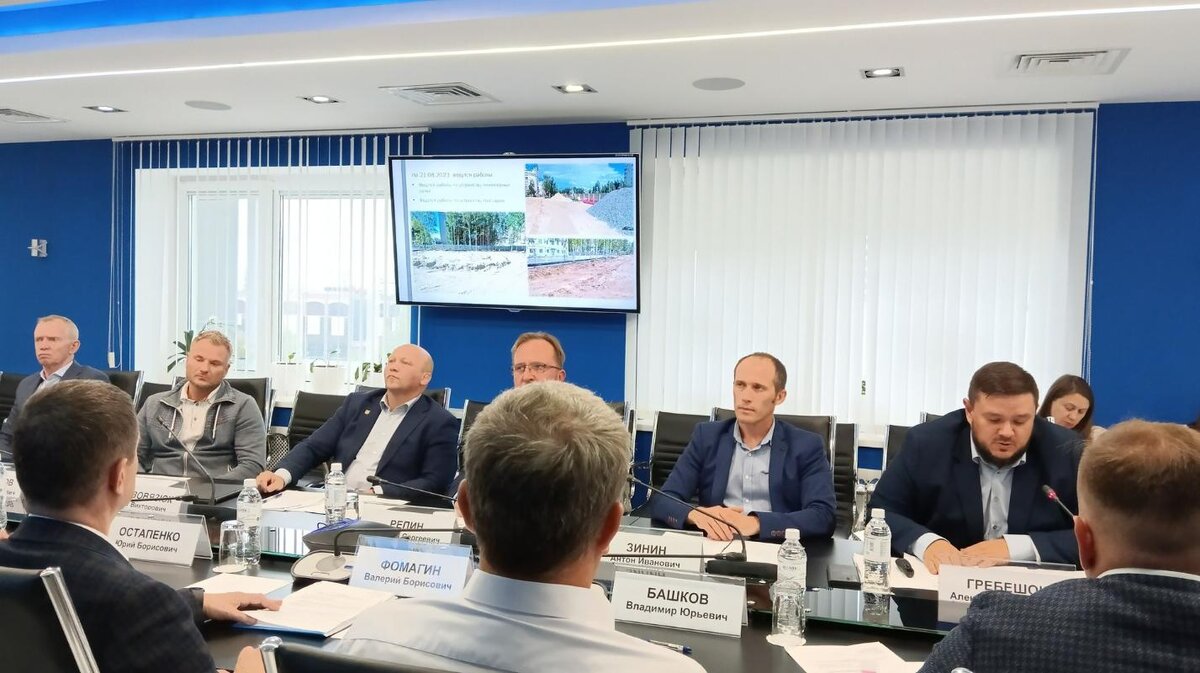    Строительство сквера у Дворца торжеств в Сургуте оттягивают свадьбы