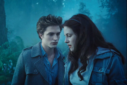 "— Лев влюбился в бедную овечку. — Какая глупая овечка.
— Ну а лев — просто мазохист." Цитата из к/ф "Сумерки"