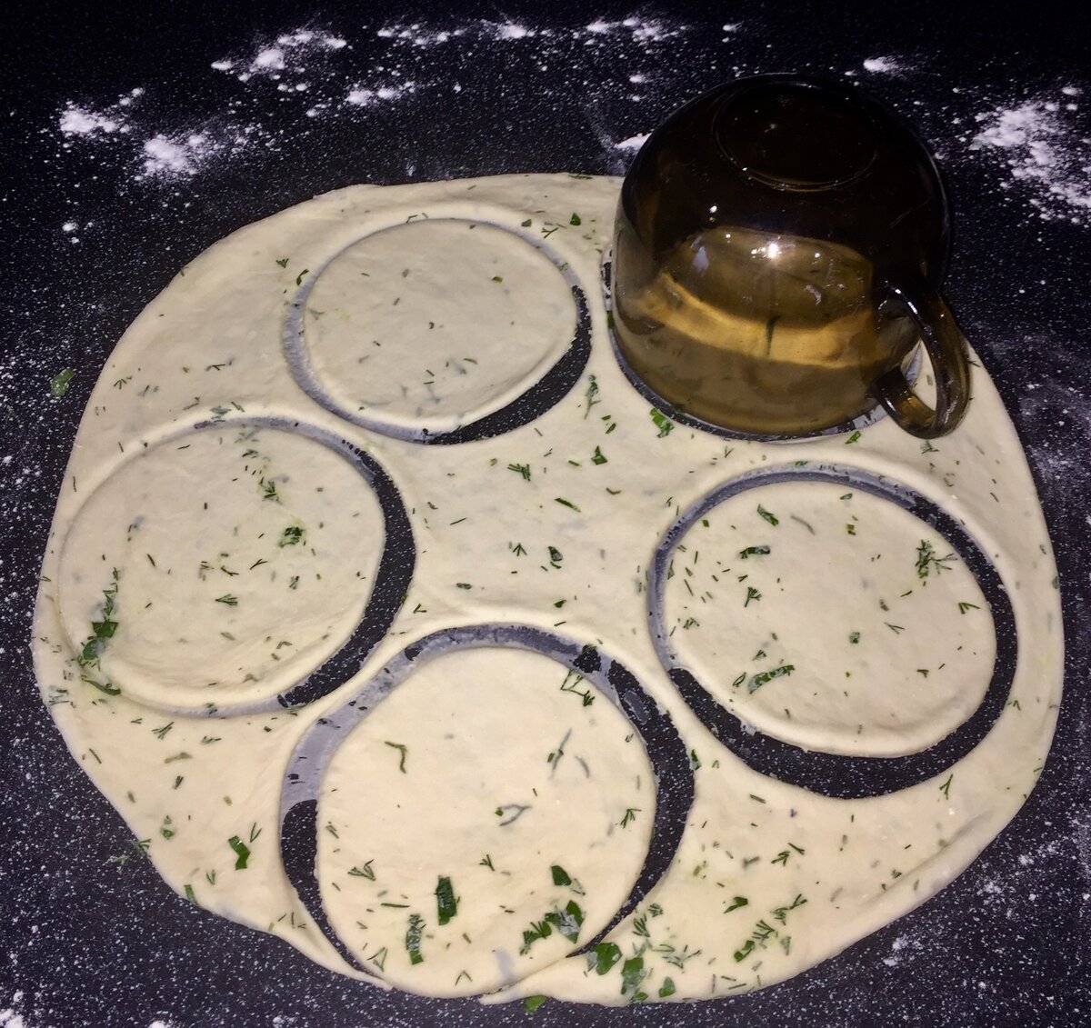 Делаю ровные кружочки бокалом