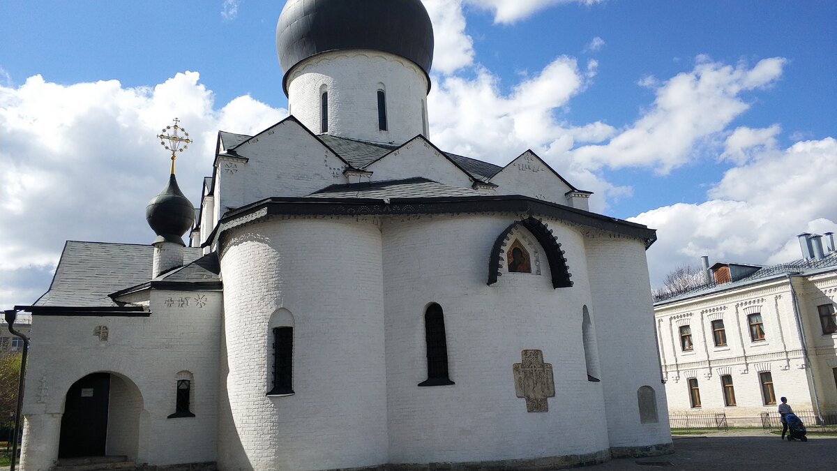 Здание основного храма 