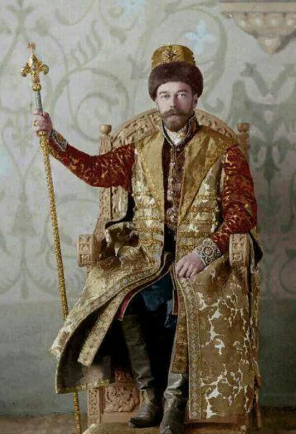 Фото из открытых источников. Маскарадный костюм Николая II 
