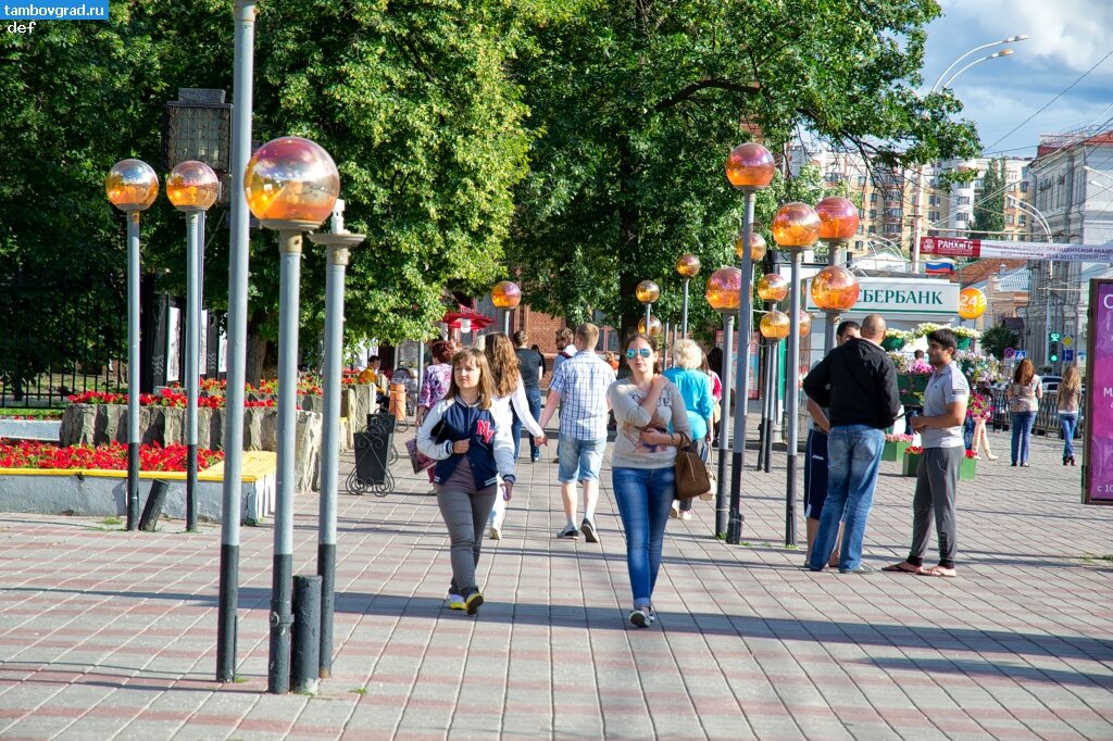 Население тамбова. Тамбов улицы с людьми. Население города Тамбов. Жители города Тамбова. Улицы праздники города Тамбова.