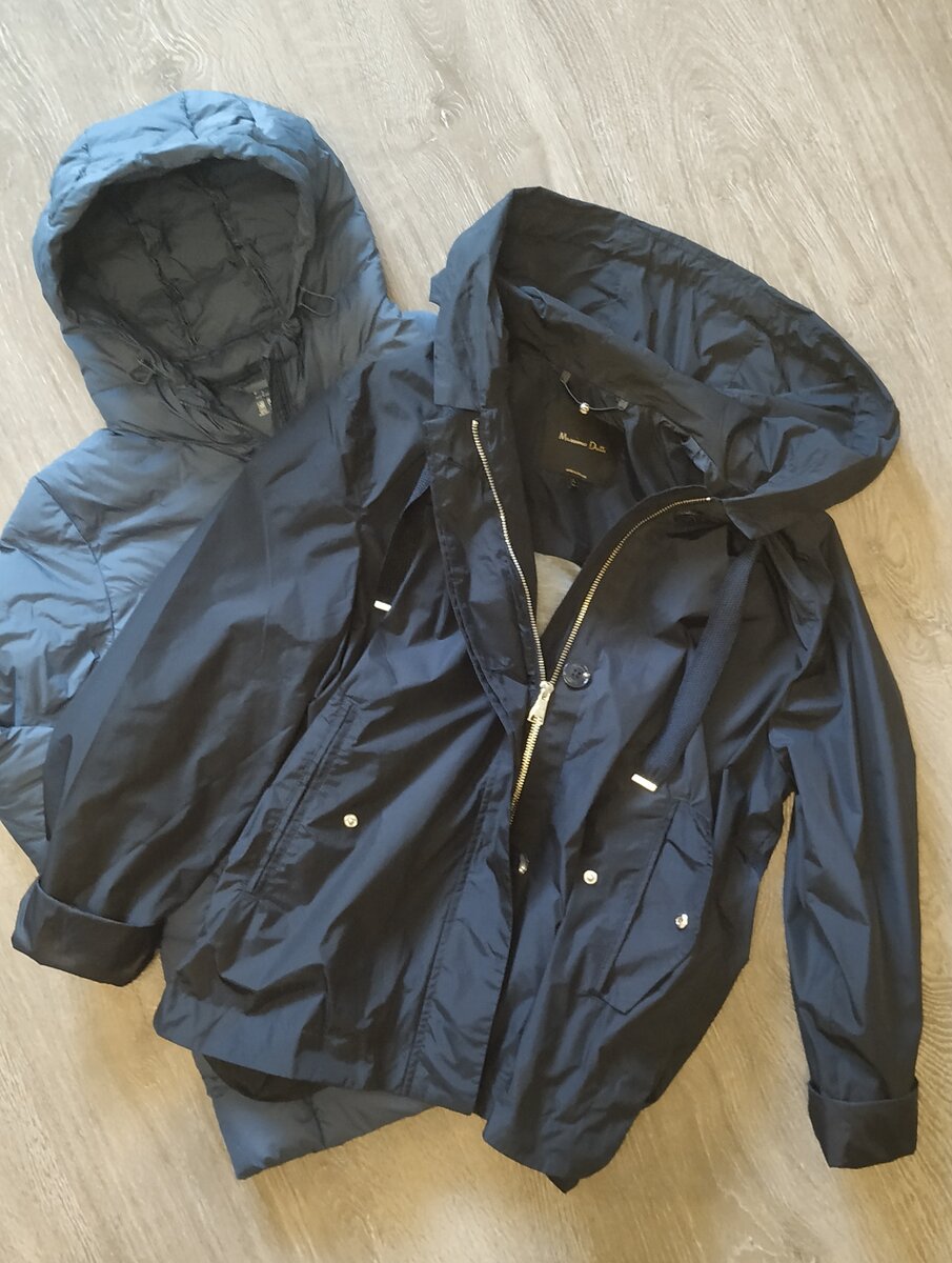 теплый пуховик на хранении, не стала доставать (обычный черный пуховик найк)