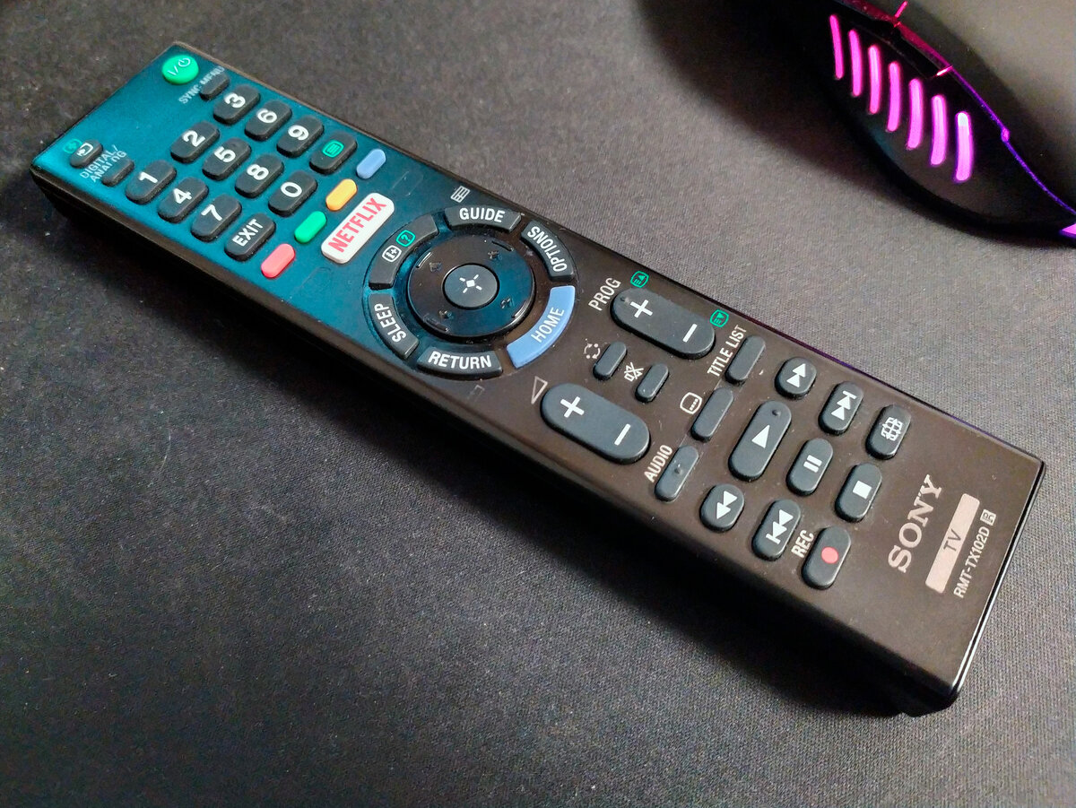 Это мой пульт с интригующей кнопкой