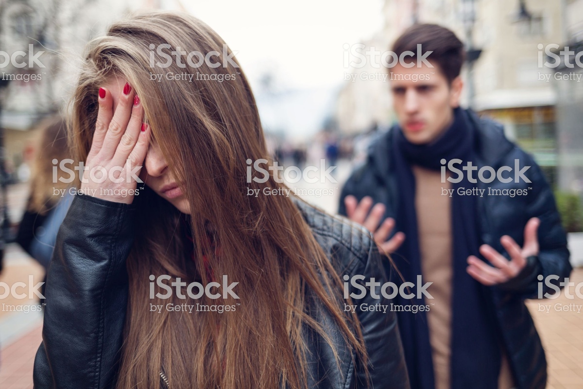 https://www.istockphoto.com/ru/%D1%84%D0%BE%D1%82%D0%BE/desperation-in-relationship-gm650145392-118393889