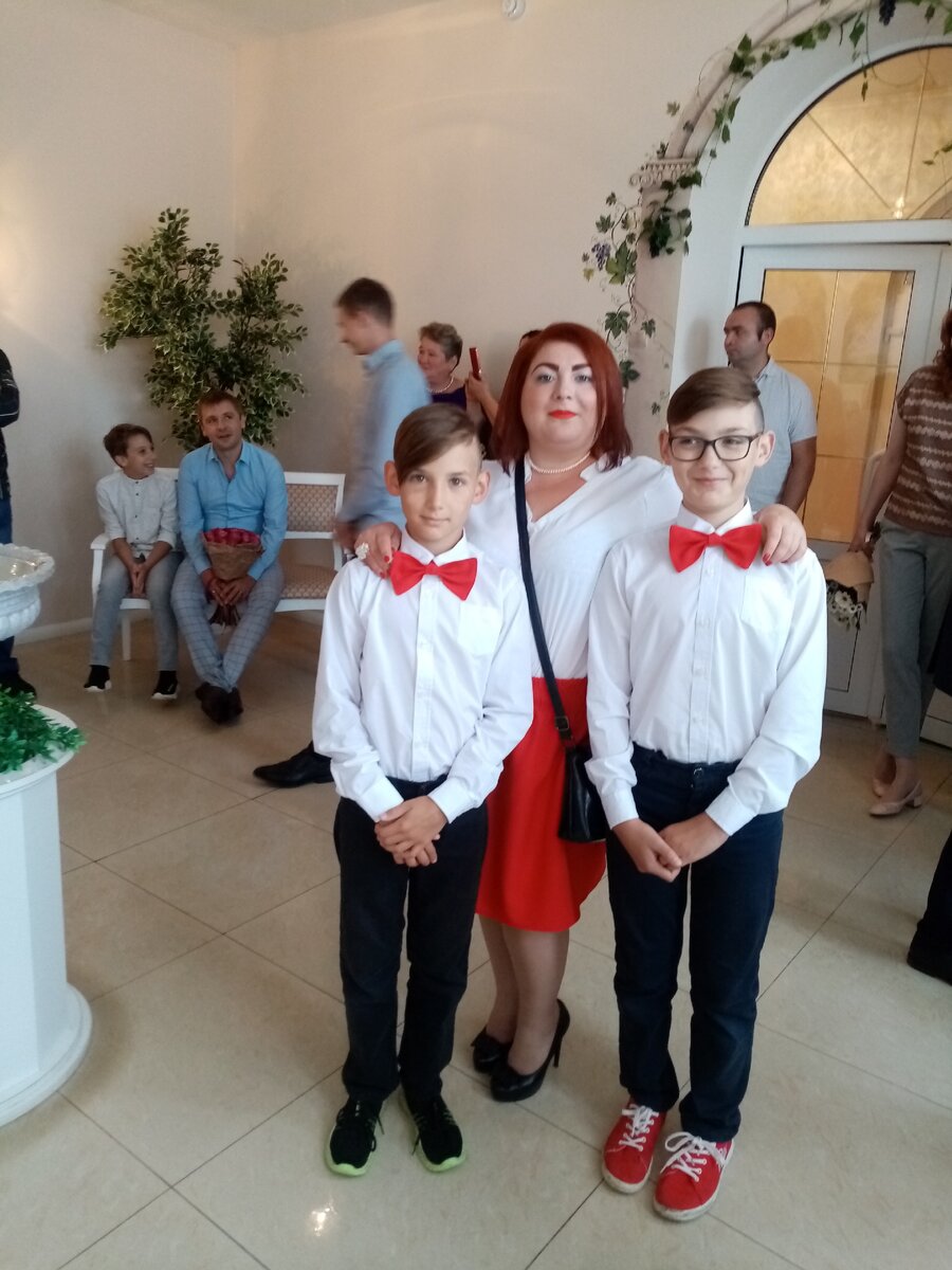 На свадьбе у Марусиного брата. Она кстати крестная Романа. 