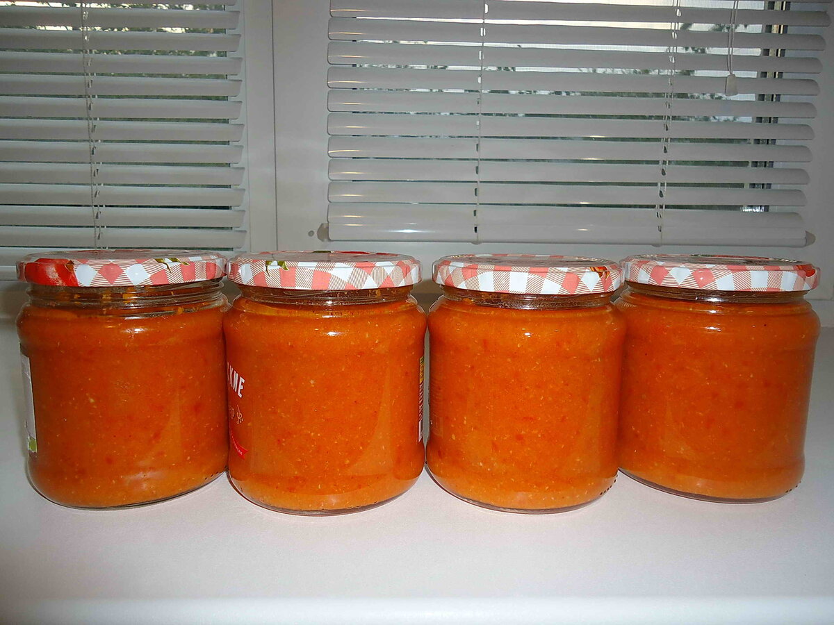 Лечо 2 кг помидор 2 кг перца 2 кг моркови 2 кг лука репчатого