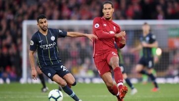 Английская лига считается многими самой сильной, а уж ее популярность и вовсе не поддается сомнению. Сюда стекаются ведущие таланты мира, многие из которых оцениваются в сотни миллионов фунтов. Рекорды бьются каждый новый год. Давайте вспомним самых дорогостоящих звезд в истории АПЛ.
