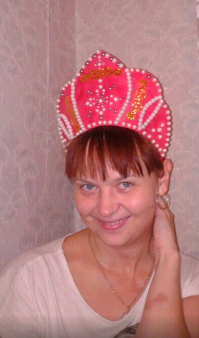 Просто позитивное фото в самодельном кокошнике!)))