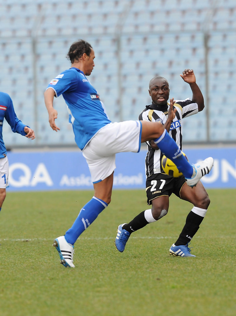 http://www2.pictures.zimbio.com/gi/Udinese+Calcio+v+Brescia+Calcio+Serie+YiA6O0HwvN-x.jpg