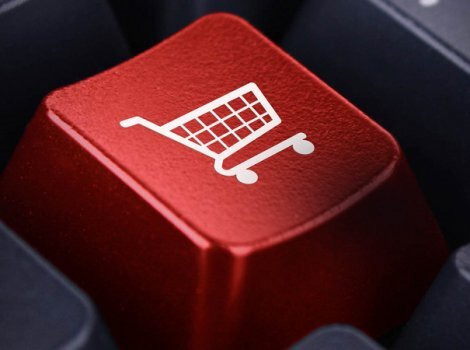 Средний чек россиян при покупке продуктов в онлайне, по данным аналитиков Instamart, составил 3900 рублей, что в 6,5 раз выше среднего чека за один поход в обычный магазин. Средний чек и дальше будет расти, но вряд ли это будут двузначные темпы роста. Потребители все чаще начинают осознанно относиться к своим покупкам, т.к. нарастает проблема просроченных продуктов питания, регулярно выбрасываемых с полок шкафов и холодильников. 