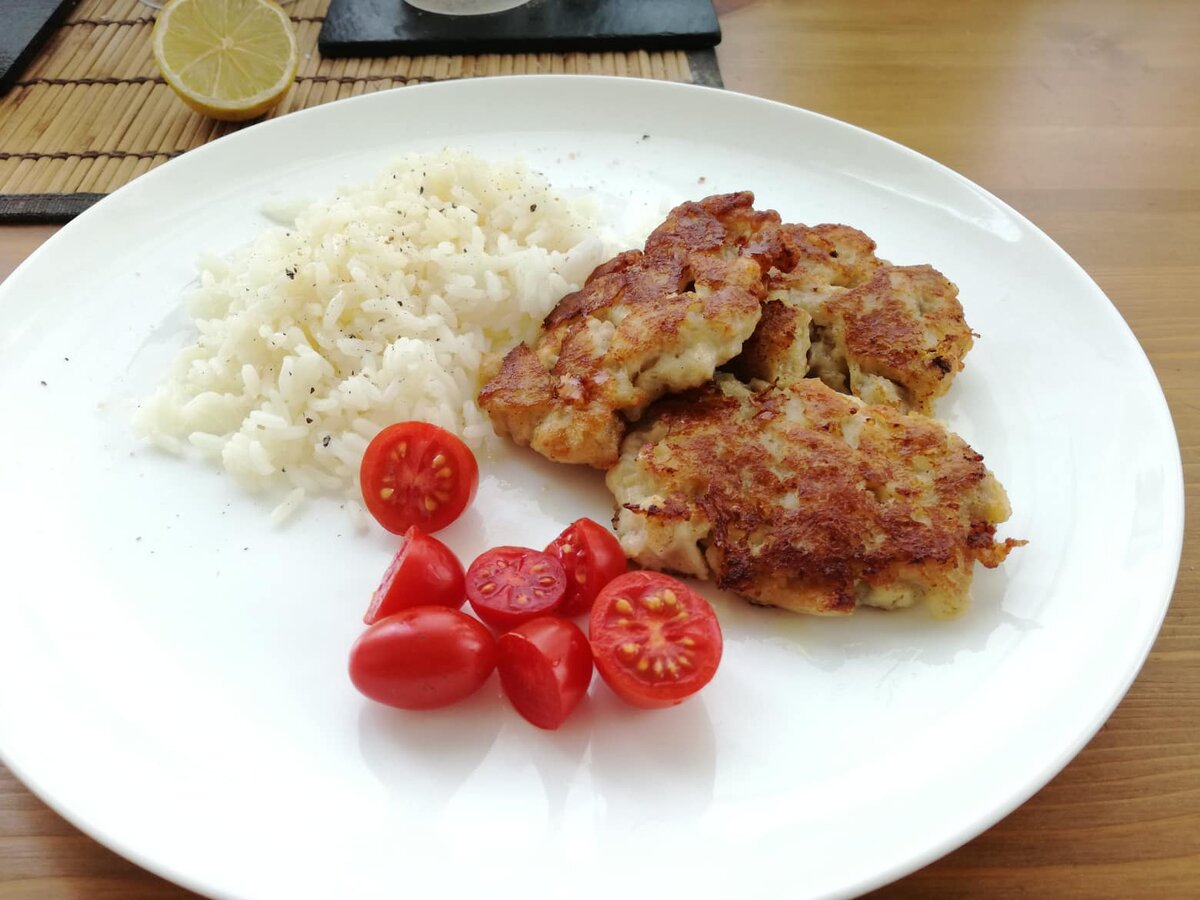 рыбные котлеты из детского сада. котлетки для 2 годовалого ребенка. паровые котлеты для детей 3 лет. биточки куриные. котлеты из трески.