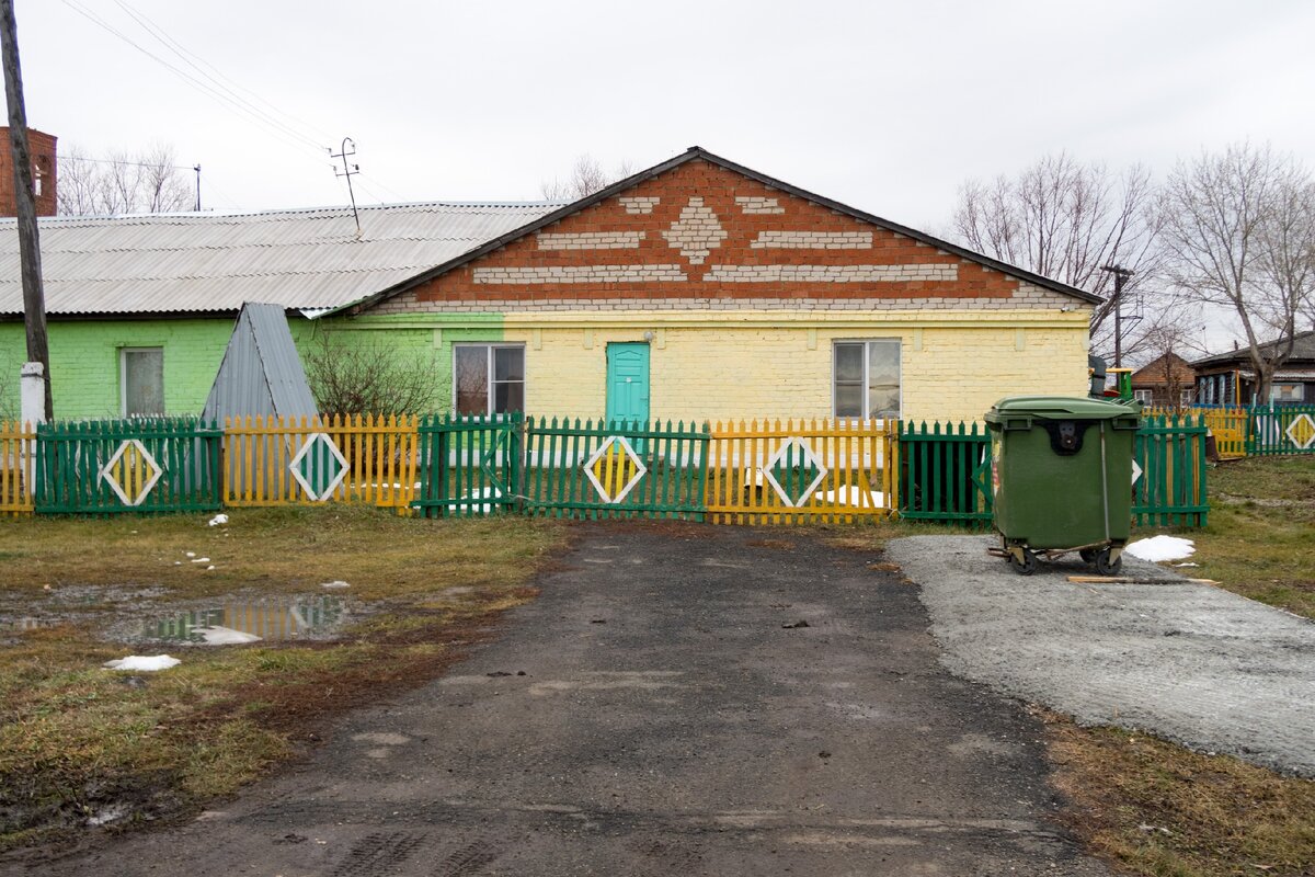 Школа в деревне