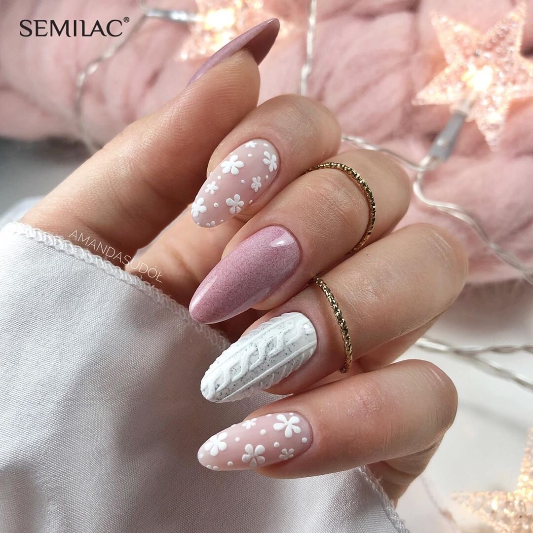 Нежный зимний маникюр от Semilac