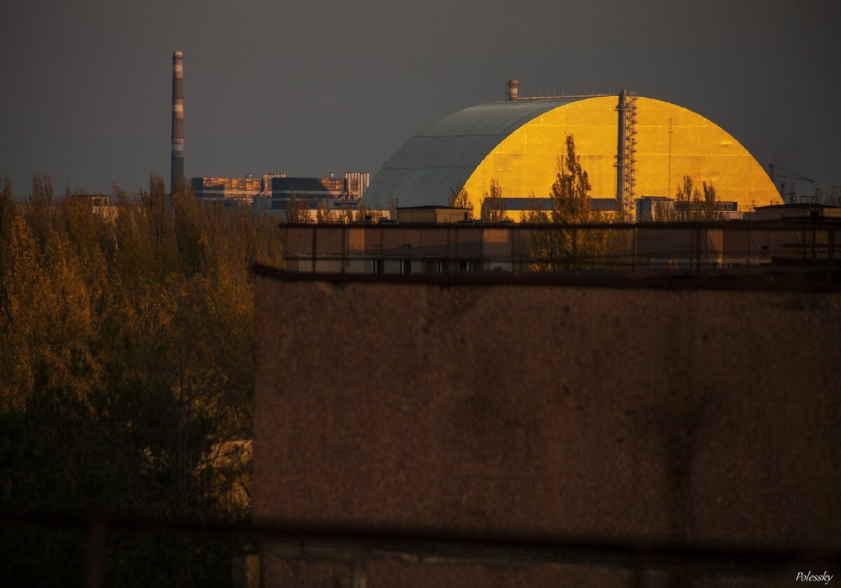 Чернобыль гори. Припять купол. Припять сейчас 2022. ЧАЭС сейчас