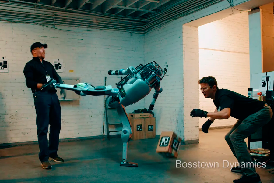 Робот Boston Dynamics научился давать сдачи
