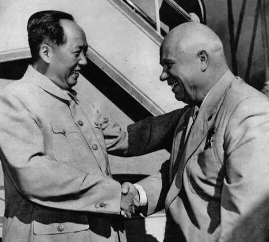 Встреча в 1954 году Мао Дзедуна и Н.С. Хрущева. Архив CCTV