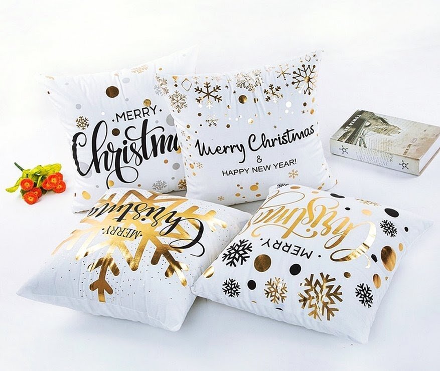 Один из самых популярных тематических товаров. Поддерживать праздничную атмосферу нужно не только в во время отмечания, но и отдыхая в этот период. Как нельзя лучше для этого подойдут, наволочки их хлопка и льна с рождественскими и новогодними принтами. Много разных вариантов расцветок и оформления. Размер наволочек 45x45см.


