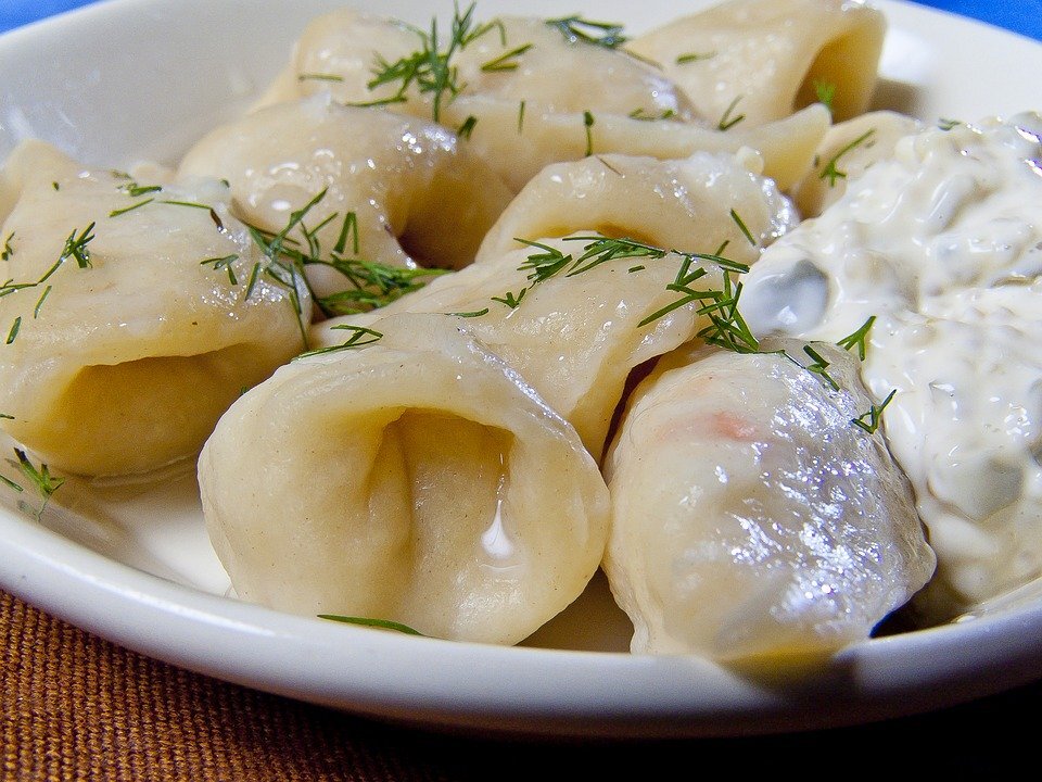 https://cdn.pixabay.com/photo/2017/01/31/10/01/pelmeni-2023480_960_720.jpg