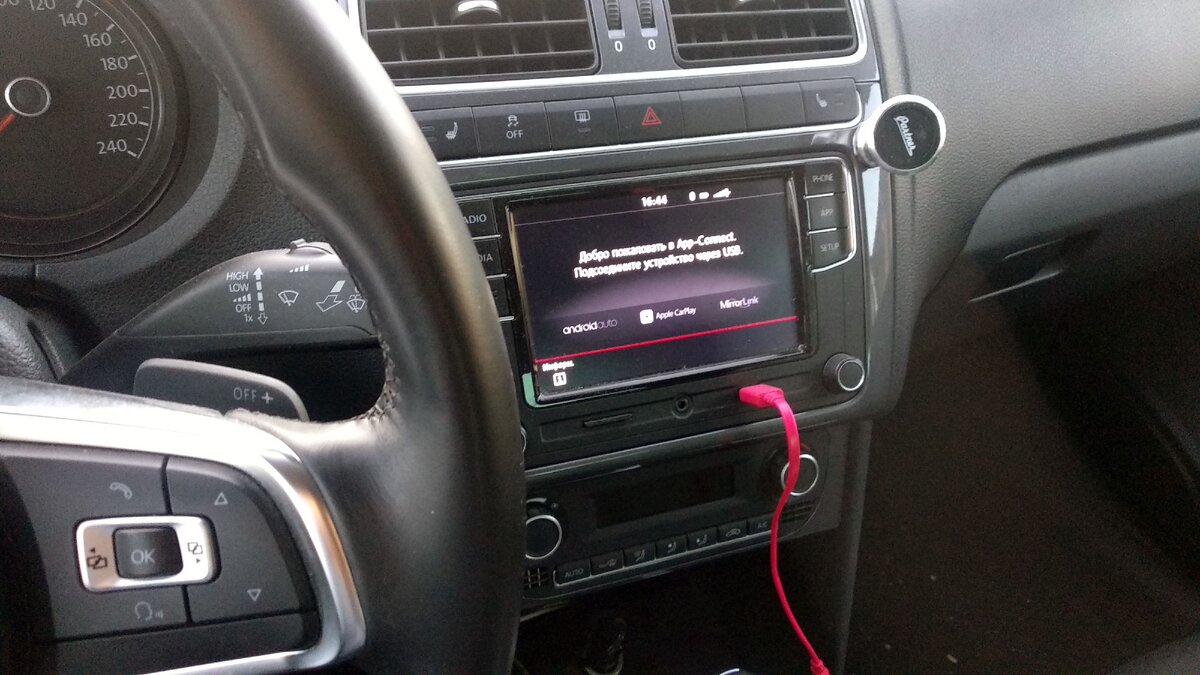 Система ESP, магнитола с камерой заднего вида, Андроид авто и Кар плей.