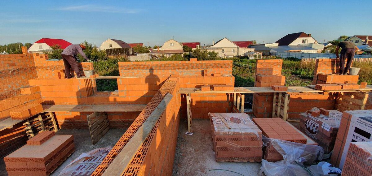 Вид на гараж и тыльную сторону. Фото Никитина.