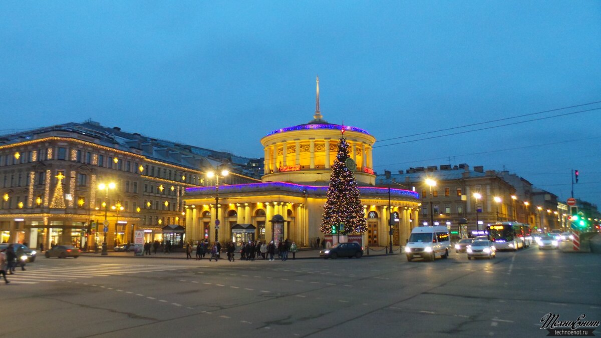 Станция метро "Площадь восстания"