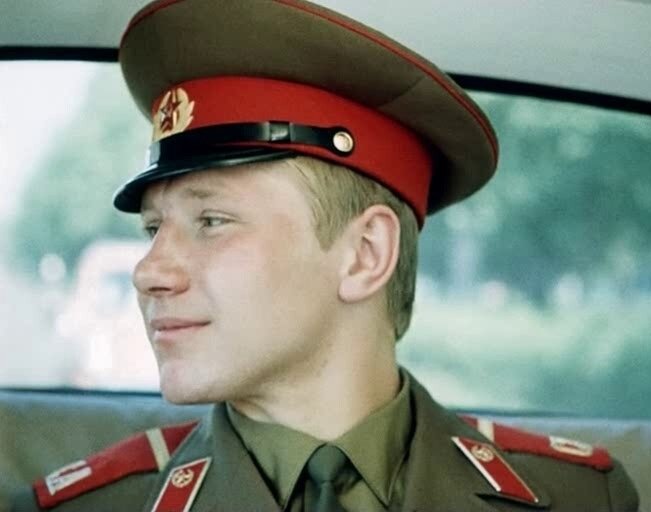 Ефрейтор Збруев изумительный дурак и человек с завышенной самооценкой. Скриншот. Источник - YouTube.