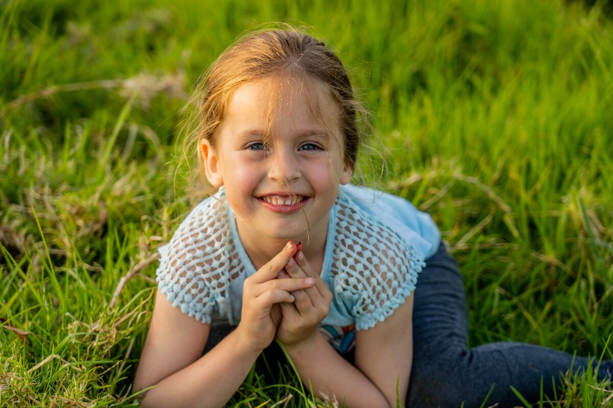 Лена, 5 лет. Свободно говорит на трёх языках.